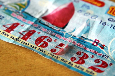 Làm sao để nhận biết và phòng tránh nạn vé số giả hình ảnh Lam sao de nhan biet va phong tranh nan ve so gia hinh anh
