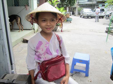 Ước mơ của em bé bán vé số mồ côi hình ảnh Uoc mo cua em be ban ve so mo coi hinh anh