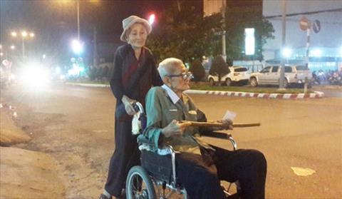 Nuoc mat tuoi xe chieu hinh anh