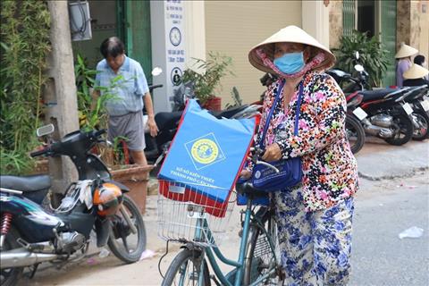 Nguoi ban ve so dao duoc nhieu Cong ty XSKT cam ket ho tro hinh anh